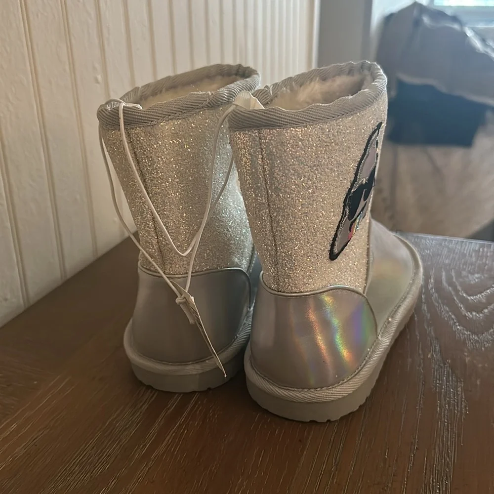 The Childrens Place Sz 5 Y Chalet Boots Faux Fur Lined Silver Holographic Emoji